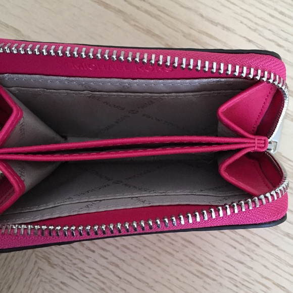 Michael Kors Electric Pink Card Case - Picture 5 of 8